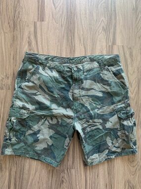 Wrangler Men's Camo Cargo Shorts - Green and Brown
